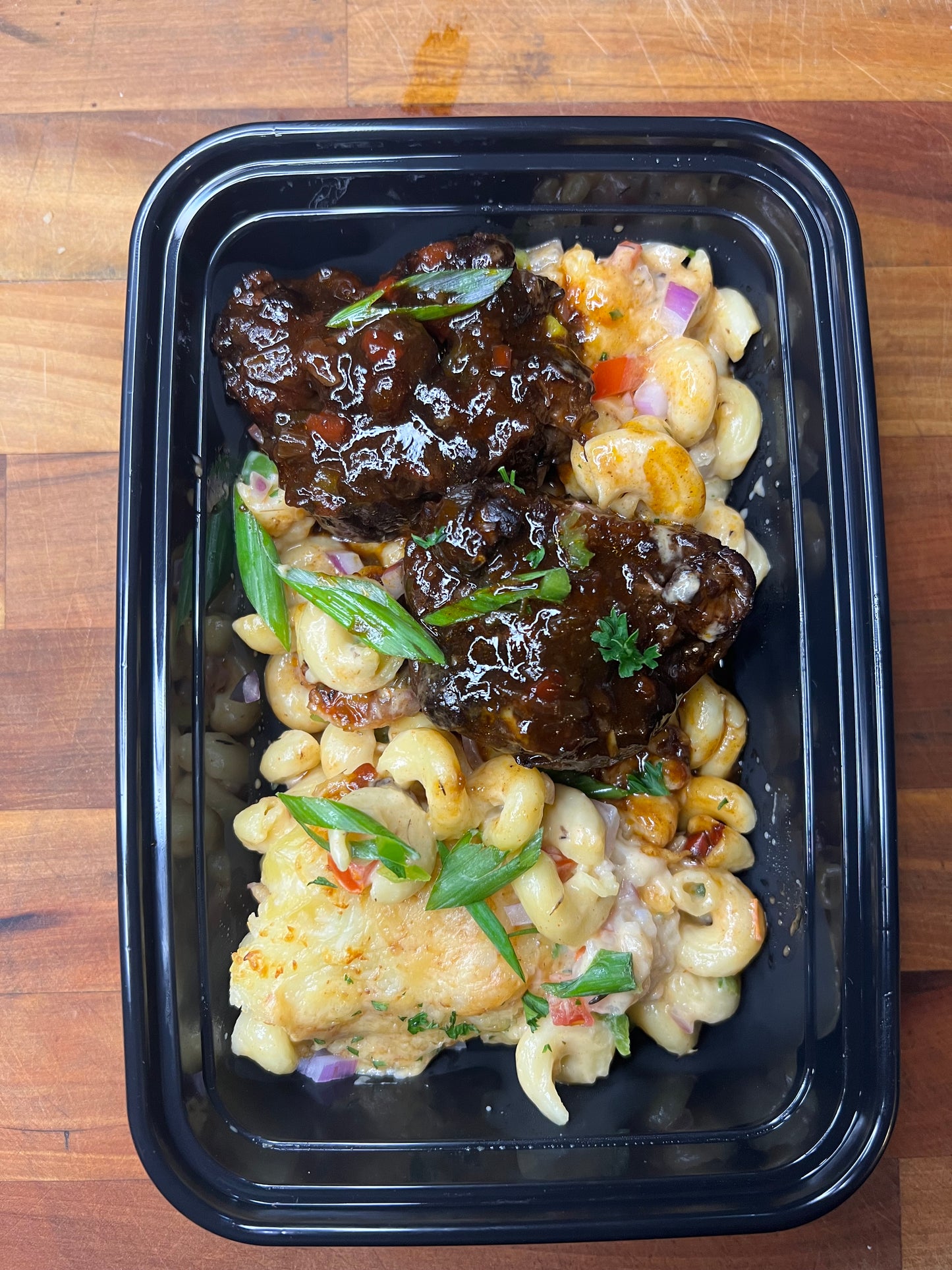 Stew oxtail with seafood pasta